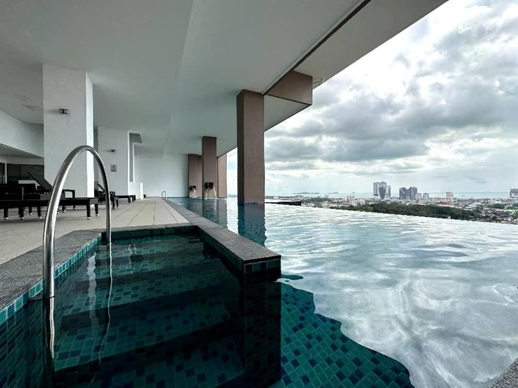The Apple Premier Condo Three Bedroom In Melaka Exterior foto