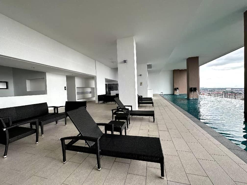 The Apple Premier Condo Three Bedroom In Melaka Exterior foto